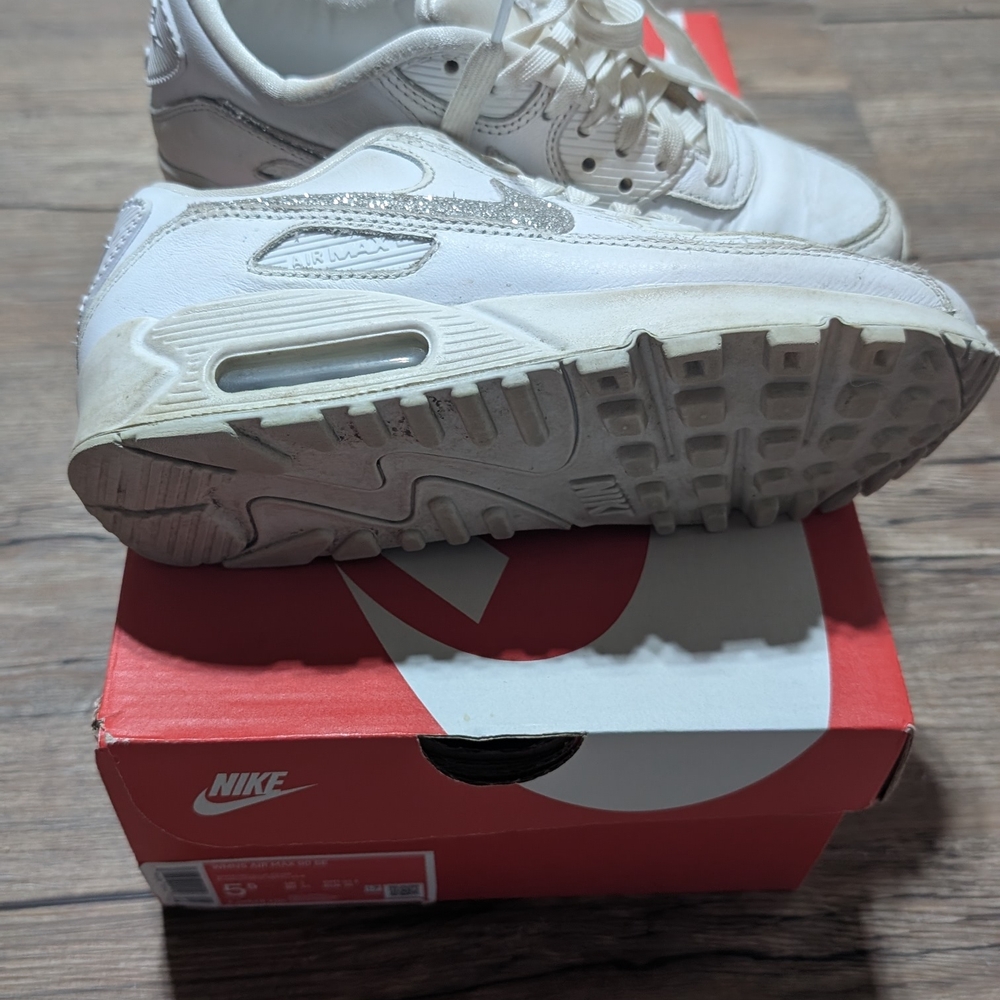 Nike WMNS Air Max 90 SE White and Metallic Silver